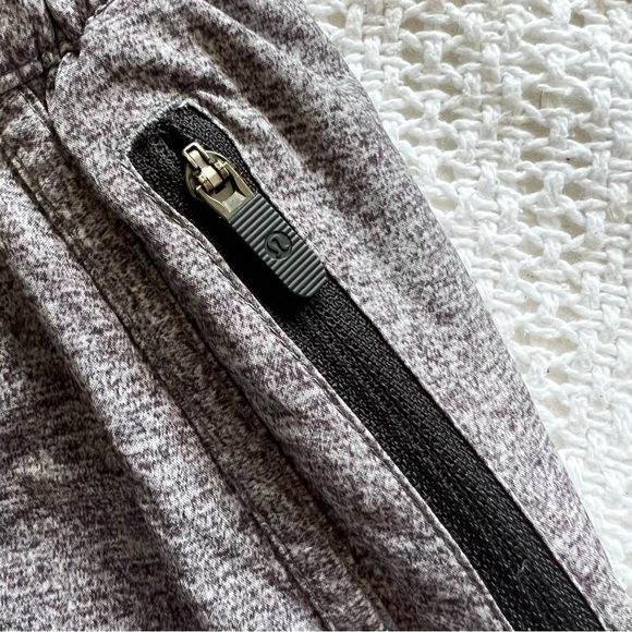 Track That Short Lululemon - Picture 5 of 8